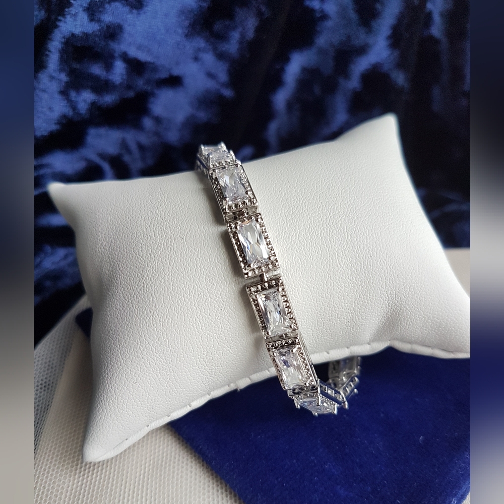 Swarovski Elements 925 Silver Clear Rectangular Halo Tennis Bracelet NEW - Picture 8 of 14